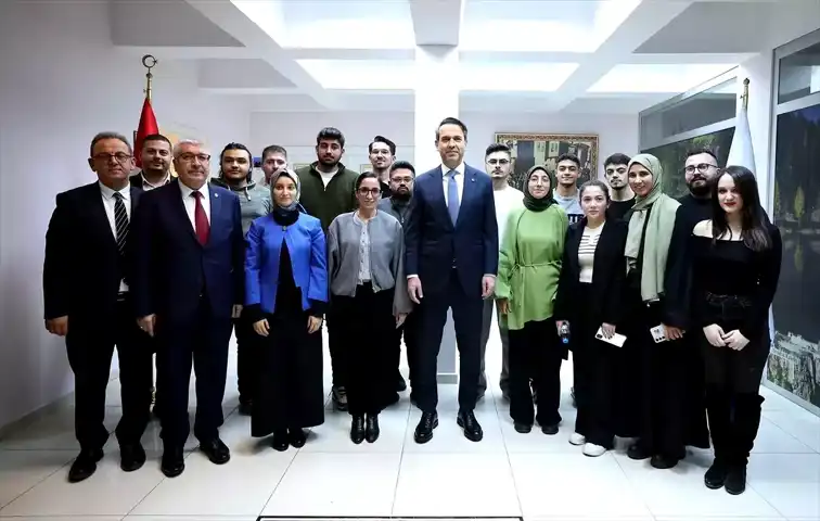 Bayraktar, Sinop'taki Nükleer Mühendislerle Buluştu